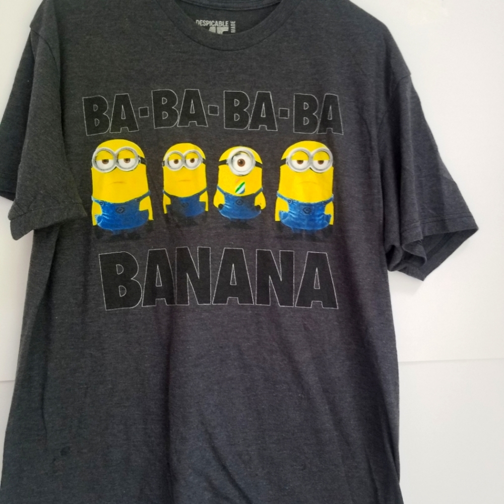 Despicable  mee minions t shirt size large